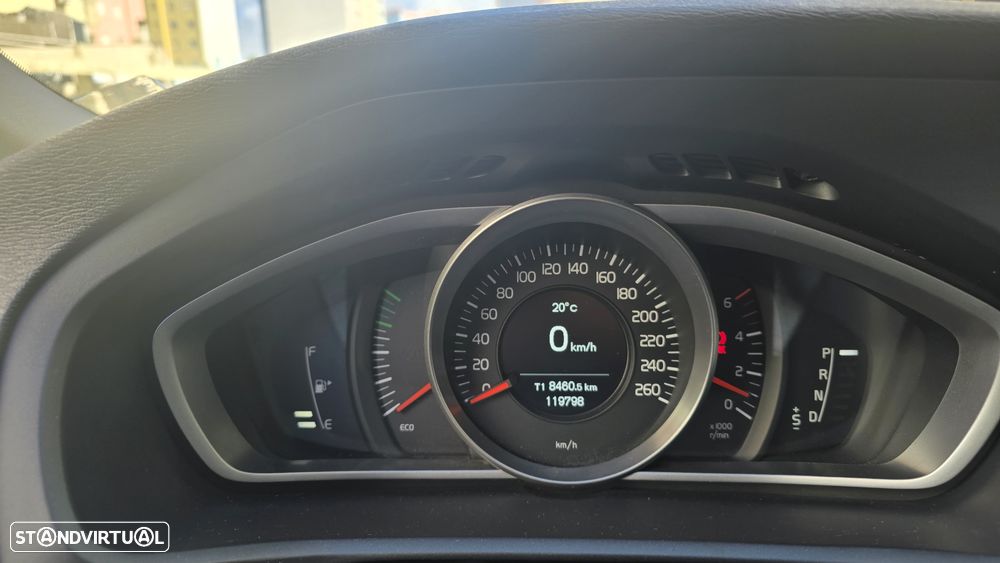 Volvo V40 2.0 D2 Momentum Geartronic - 24