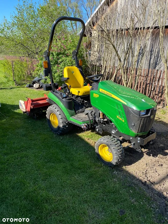 John Deere 2025R - 8