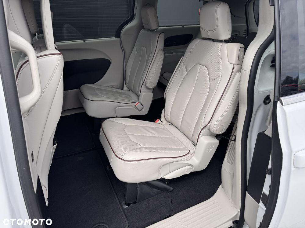 Chrysler Pacifica - 22