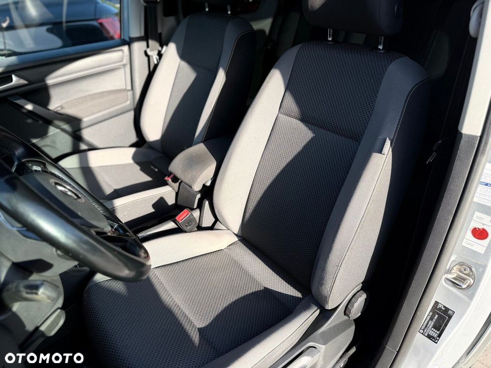 Volkswagen Caddy Maxi DSG - 19