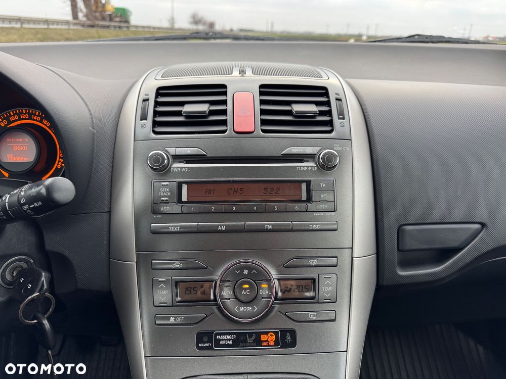 Toyota Auris 1.6 VVT-i Executive - 31