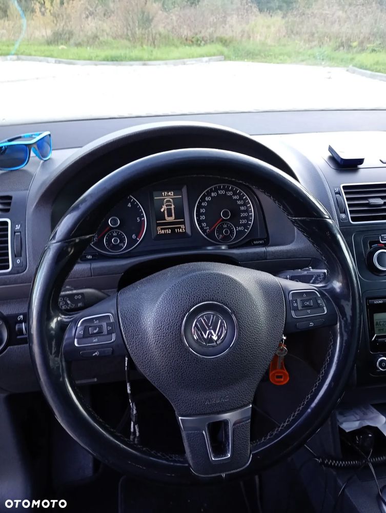 Volkswagen Touran - 8
