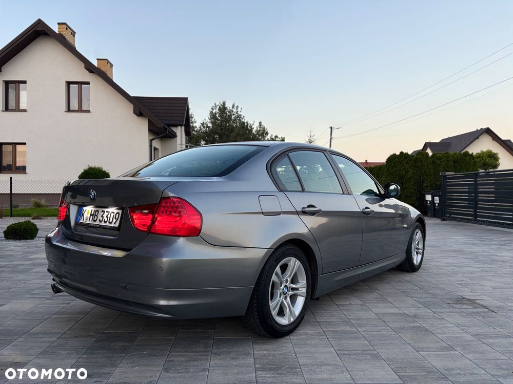 BMW Seria 3 320i - 4