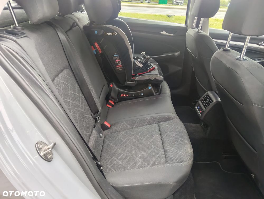 Volkswagen Golf 2.0 TDI SCR - 11