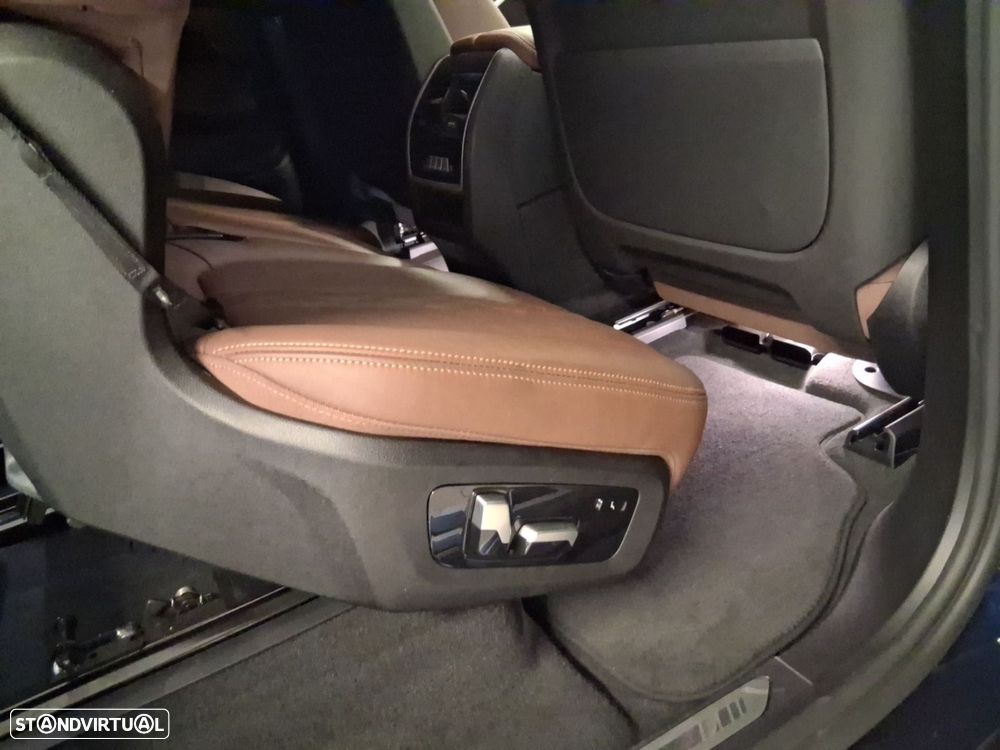 BMW X7 40 d xDrive Pack M — fotografia 22