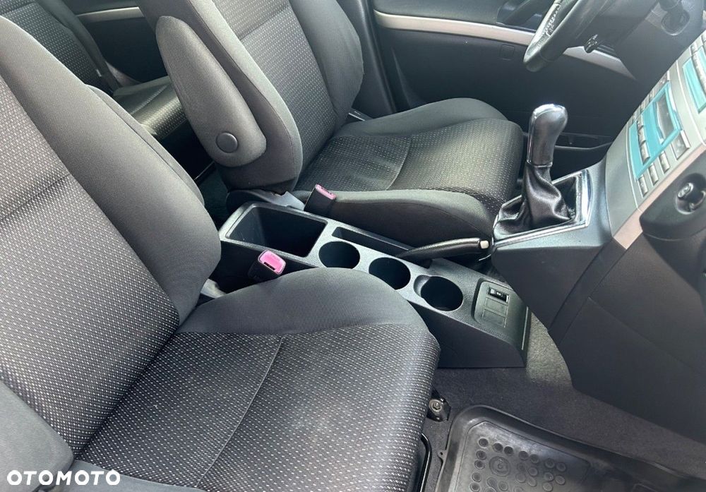 Toyota Corolla Verso - 17