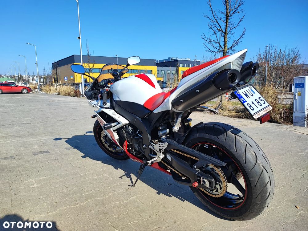 Yamaha R1 - 8