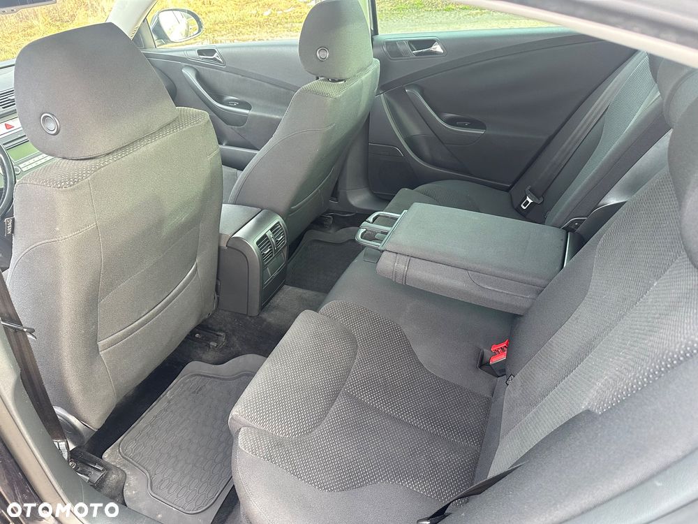 Volkswagen Passat 2.0 TDI Highline - 23