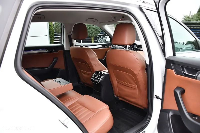 Skoda Superb 2.0 TDI Sportline - 23