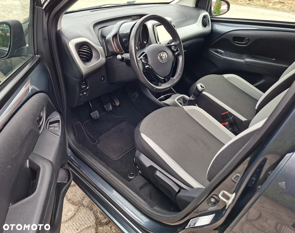 Toyota Aygo x-play touch - 5