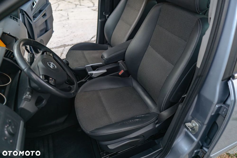 Opel Zafira 1.8 Sport - 19