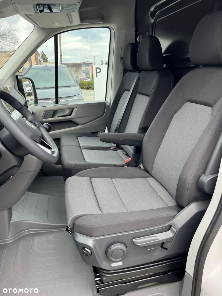 Volkswagen Crafter 35 Furgon z wysokim dachem silnik: 2,0 l EU6 SCR 177 KM / skrzynia biegów: Przedni napęd manualna 6-biegowa rozstaw osi: 4490 mm - 12