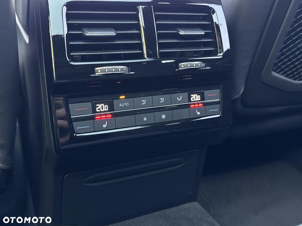 Volkswagen Touareg - 34