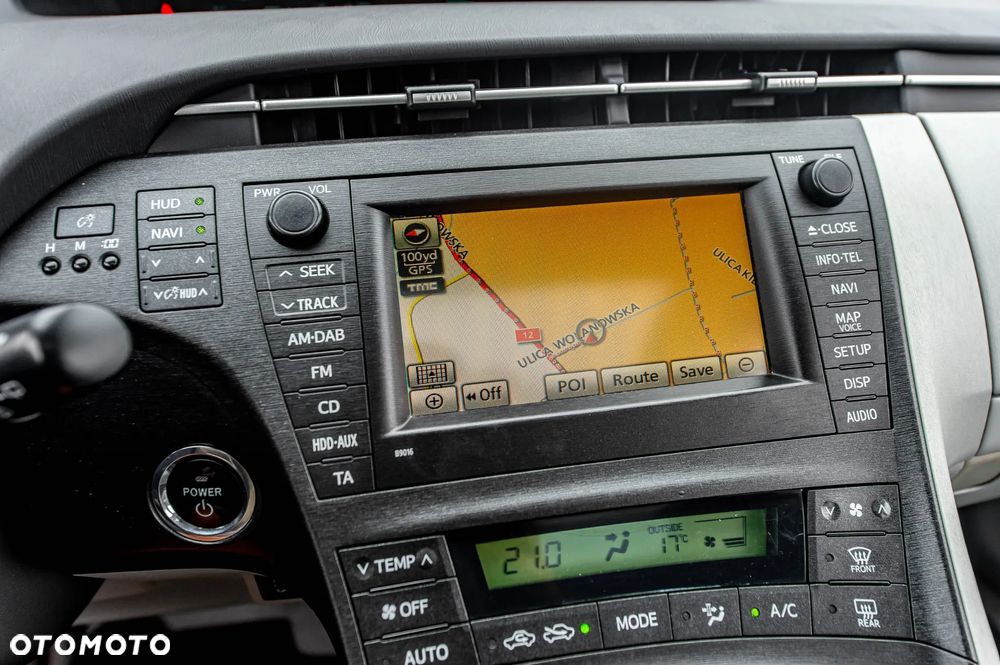 Toyota Prius (Hybrid) Life - 30