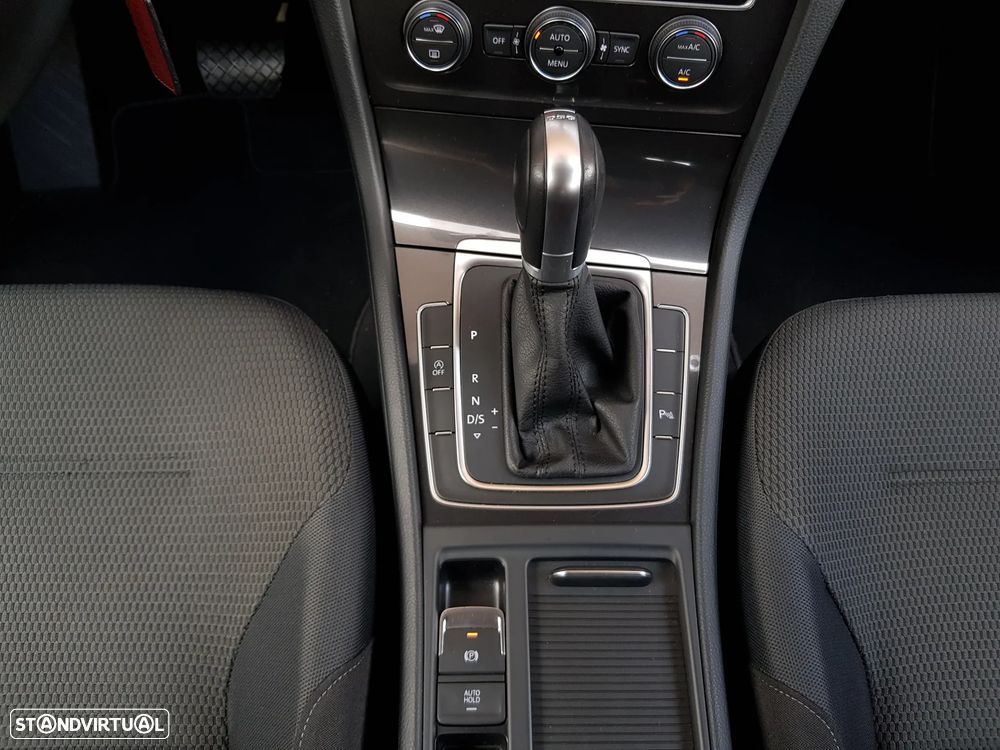 VW Golf Variant 1.6 TDi Confortline DSG - 22