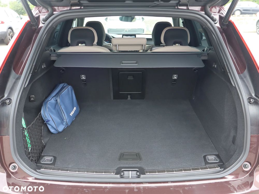 Volvo XC 60 B5 B AWD Plus Dark - 17