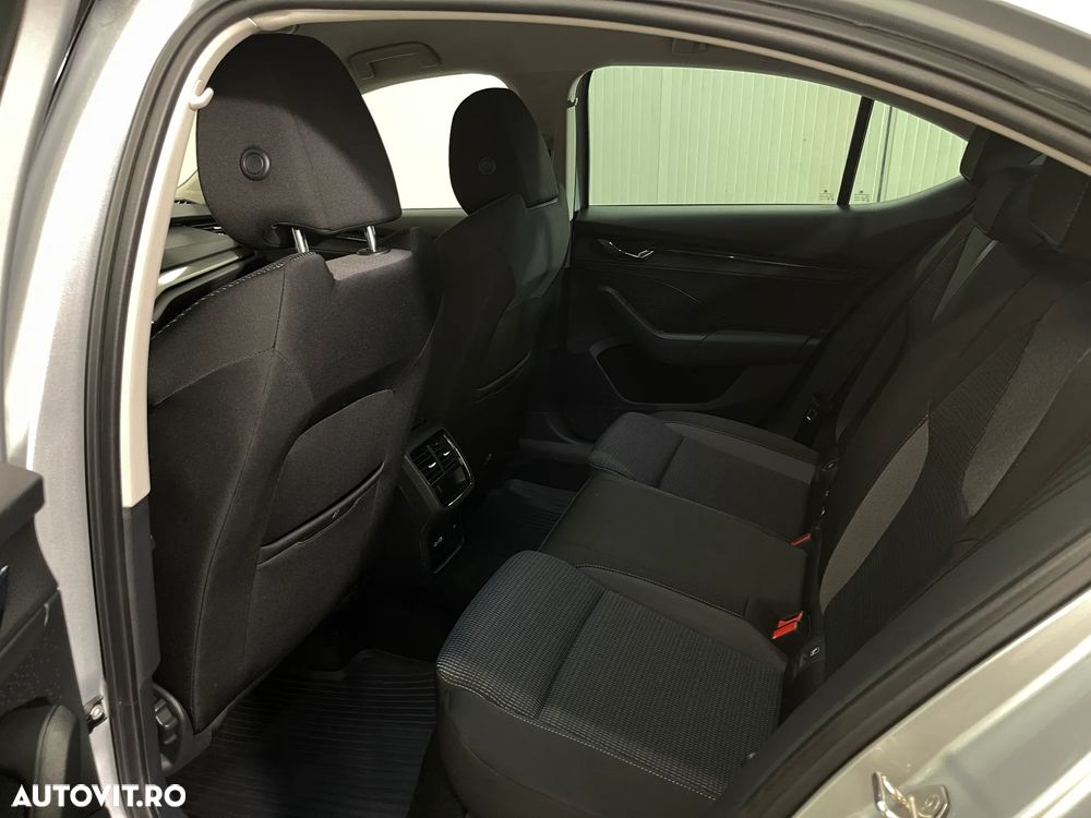 Skoda Octavia 1.5 TSI Ambition - 11