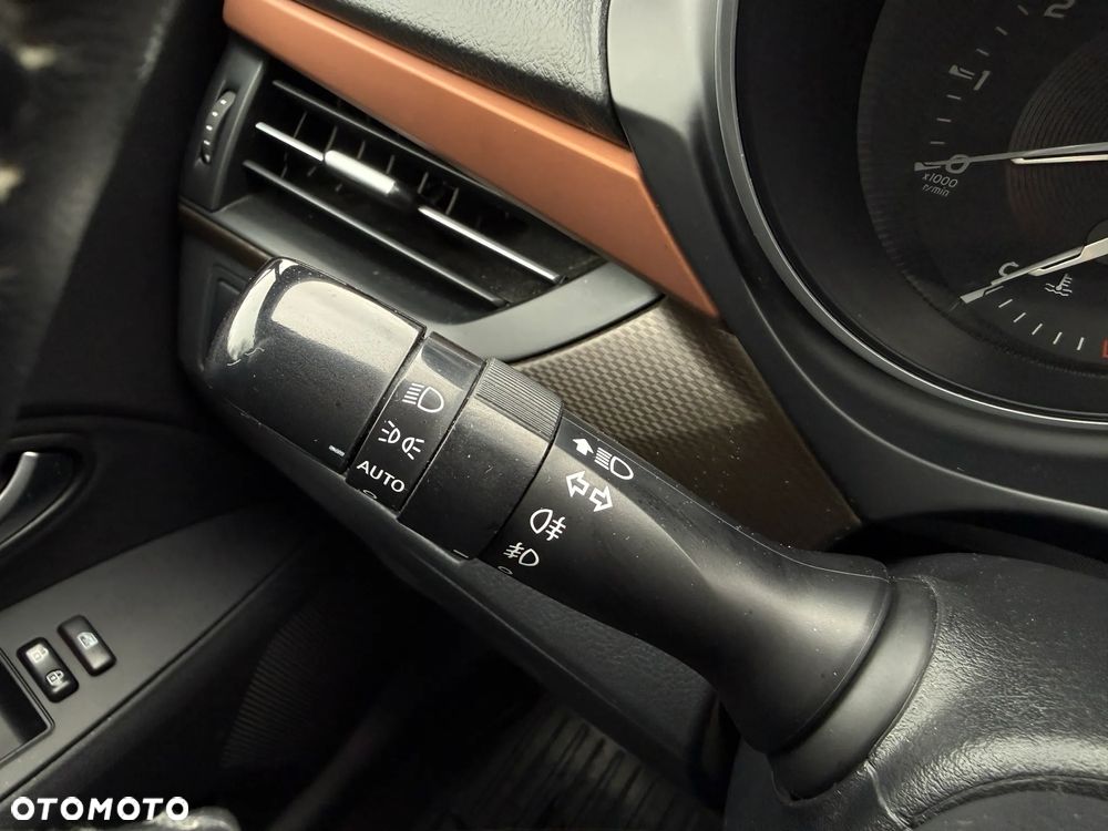 Toyota Avensis Touring Sports 1.8 Executive - 16