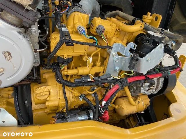 Caterpillar 906M - 16