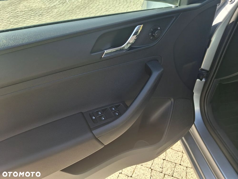 Skoda RAPID 1.2 TSI Ambition - 17