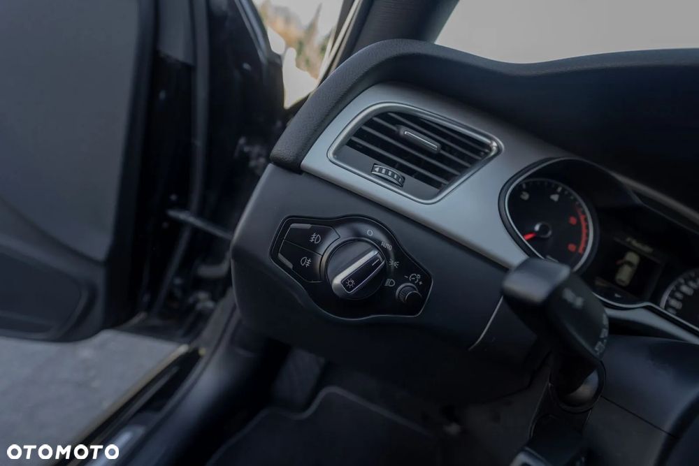 Audi A4 Avant 2.0 TDI DPF clean diesel quattro S tronic S line Sportpaket - 15