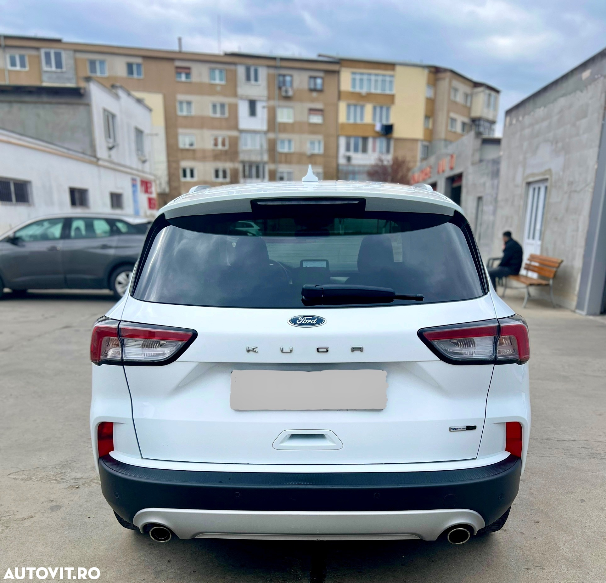Ford Kuga 2.0 EcoBlue Hybrid TITANIUM - 2