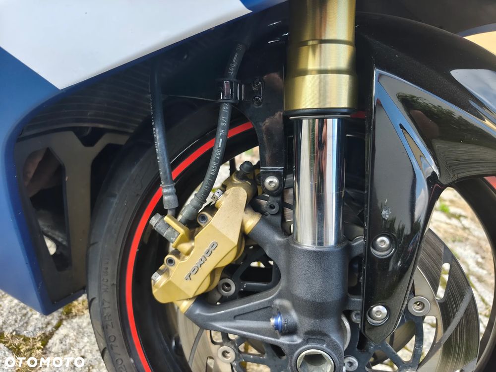Suzuki GSX-R - 24