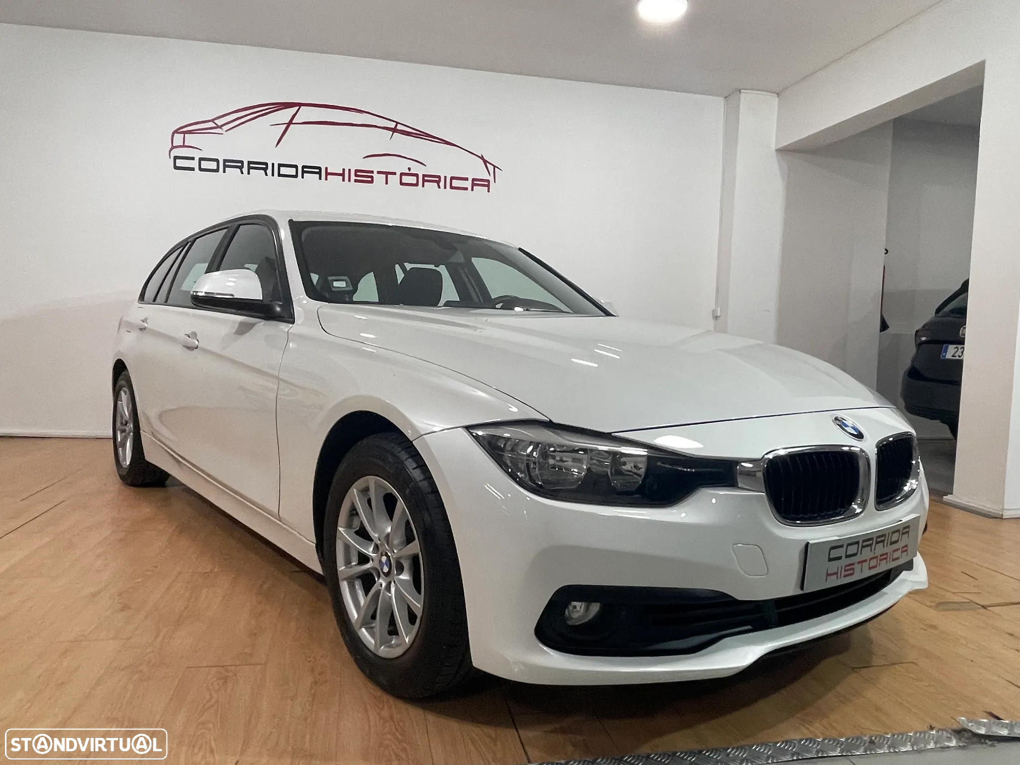 BMW 318 d Touring Line Luxury - 30