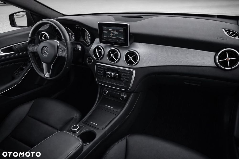 Mercedes-Benz CLA 180 7G-DCT - 13