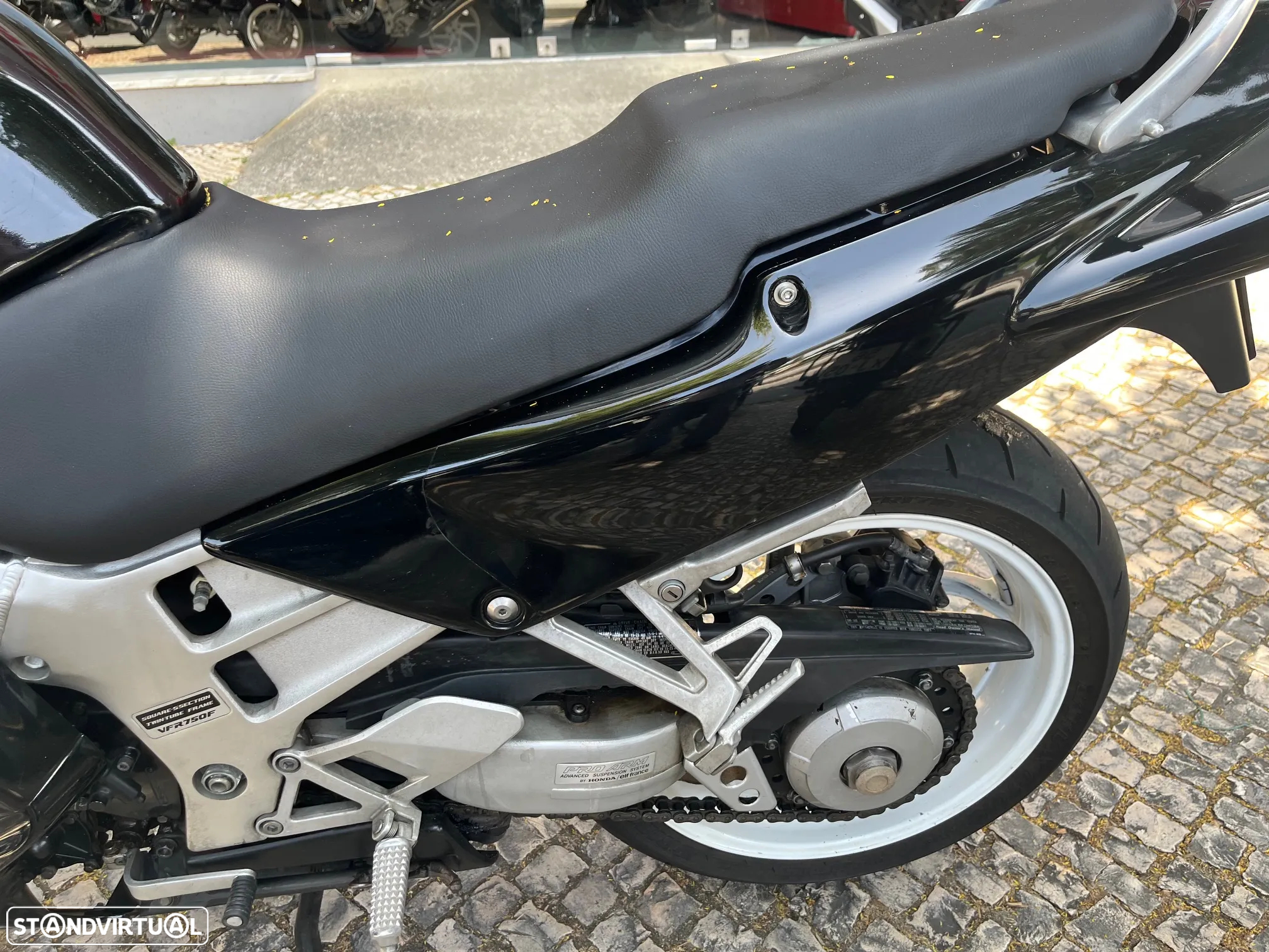 Honda VFR 750 F - 9