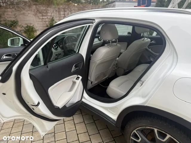 Mercedes-Benz GLA 200 Urban - 18