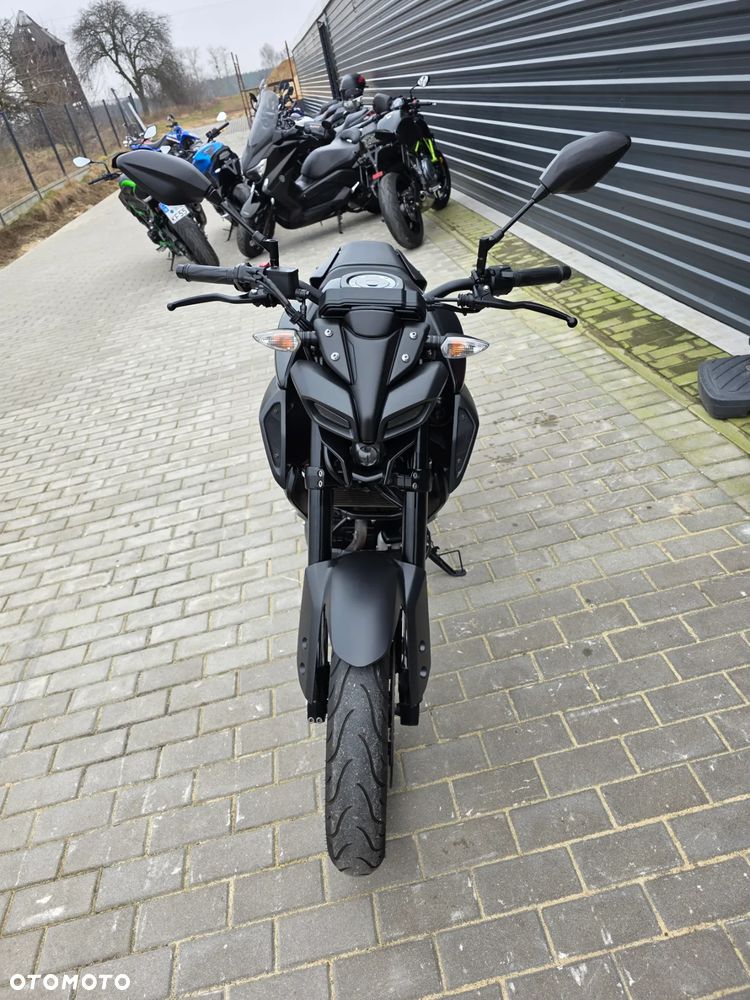 Yamaha MT - 27