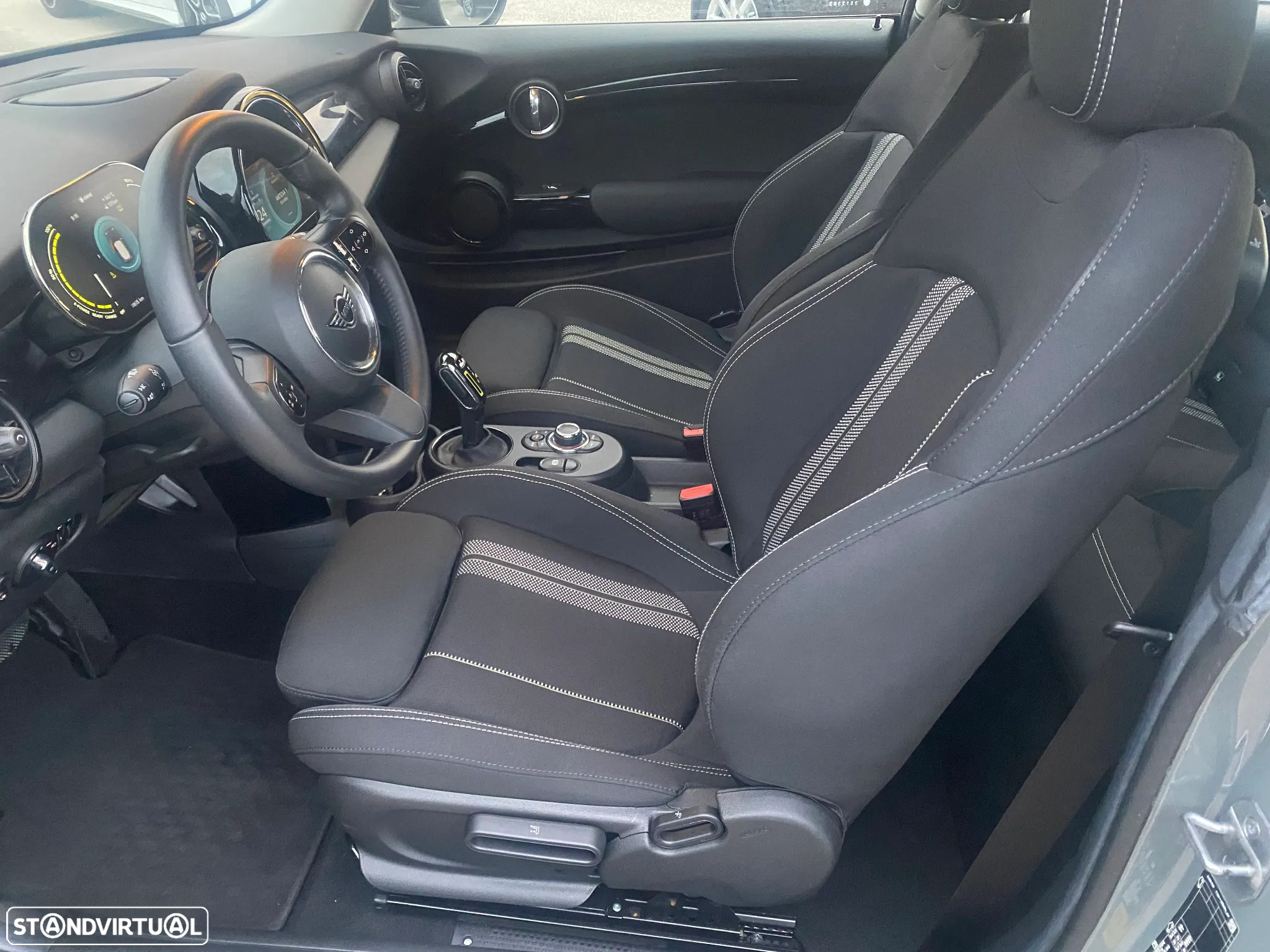MINI 3 Portas Cooper E Essential - 13