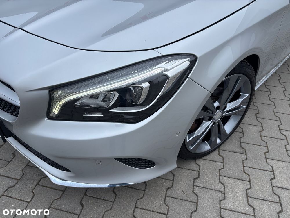 Mercedes-Benz CLA 180 7G-DCT Urban - 4