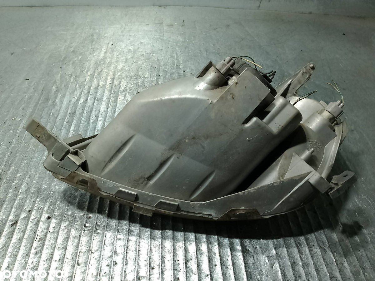 LAMPA PRZÓD PRAWA TOYOTA YARIS I ( 99-05 ) - 3