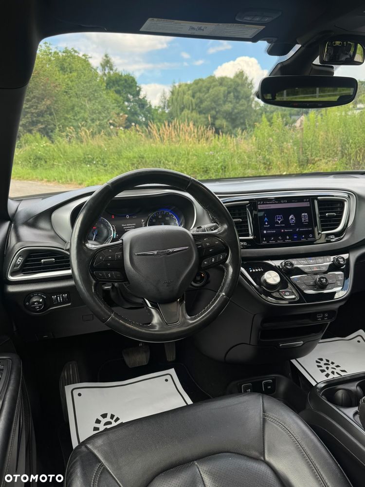 Chrysler Pacifica - 32