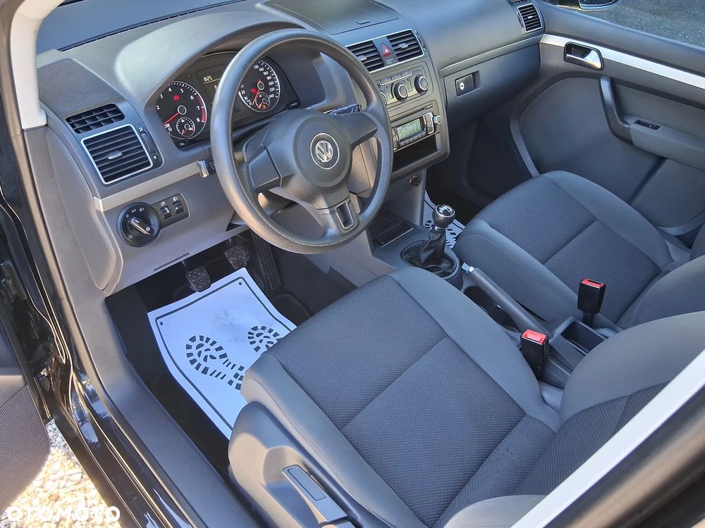 Volkswagen Touran - 10