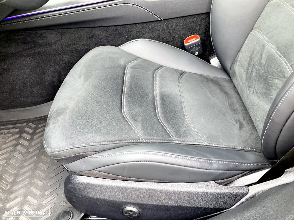 Mercedes-Benz E 300 e AMG Line - 20