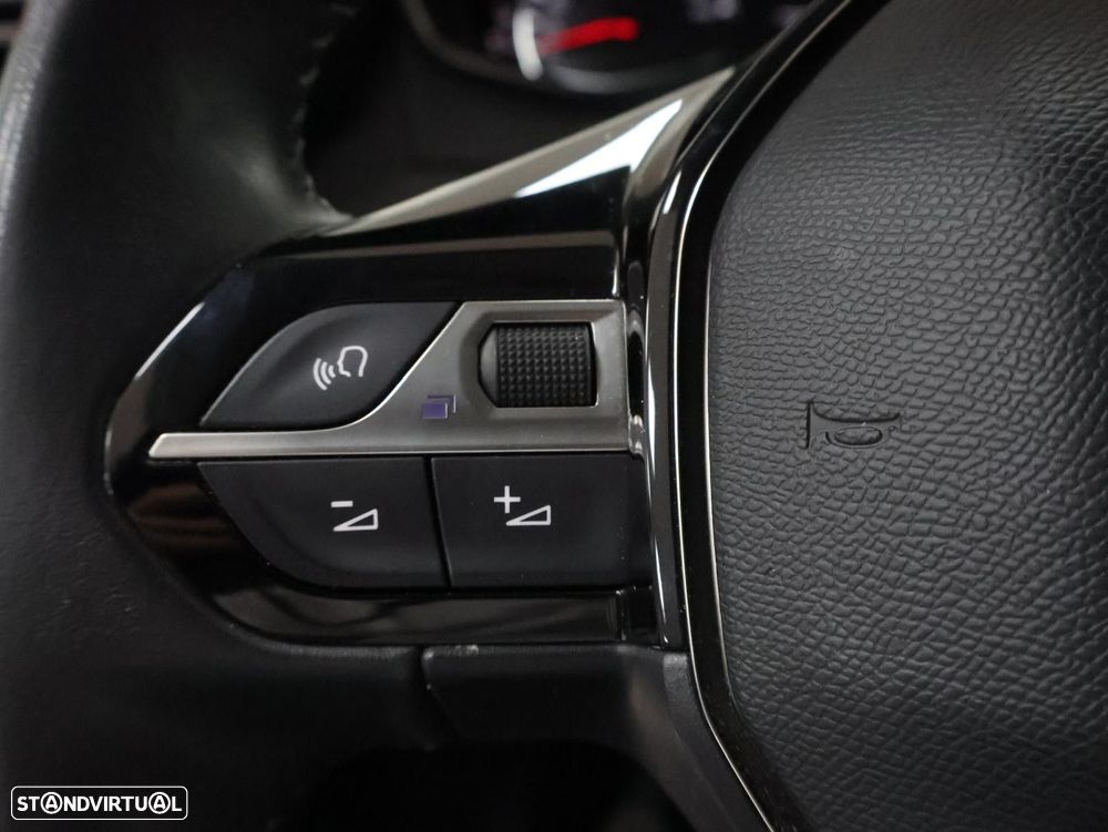 Peugeot 208 1.2 PureTech Active Pack - 17