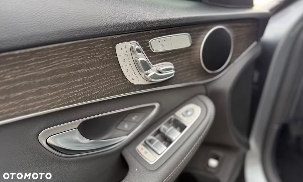 Mercedes-Benz Klasa C 300 9G-TRONIC Edition - 8
