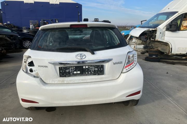 Dezmembrez Toyota Yaris XP130 [2011 - 2014] Hatchback 5-usi 1.0 MT (6 - 3