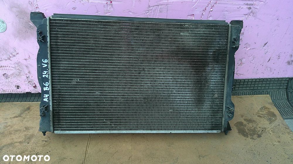 AUDI A4 B6 2.4 V6 CHŁODNICA WODY