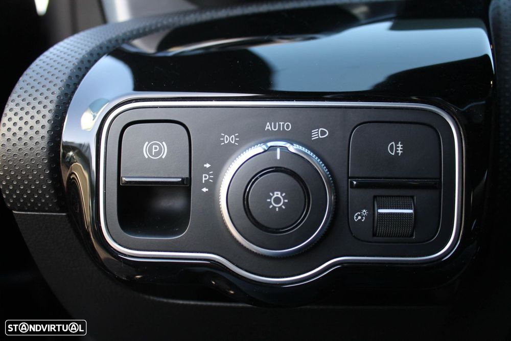 Mercedes-Benz CLA 250 e 8G-DCT AMG Line - 10