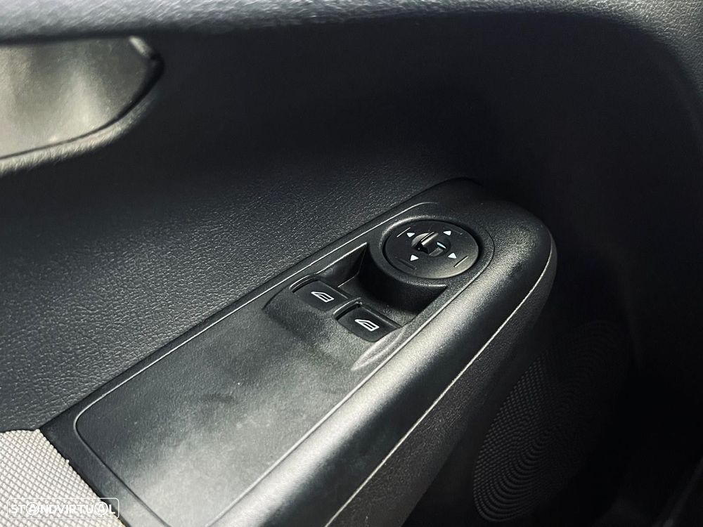 Ford Tourneo Courier 1.0 EcoBoost Titanium - 32