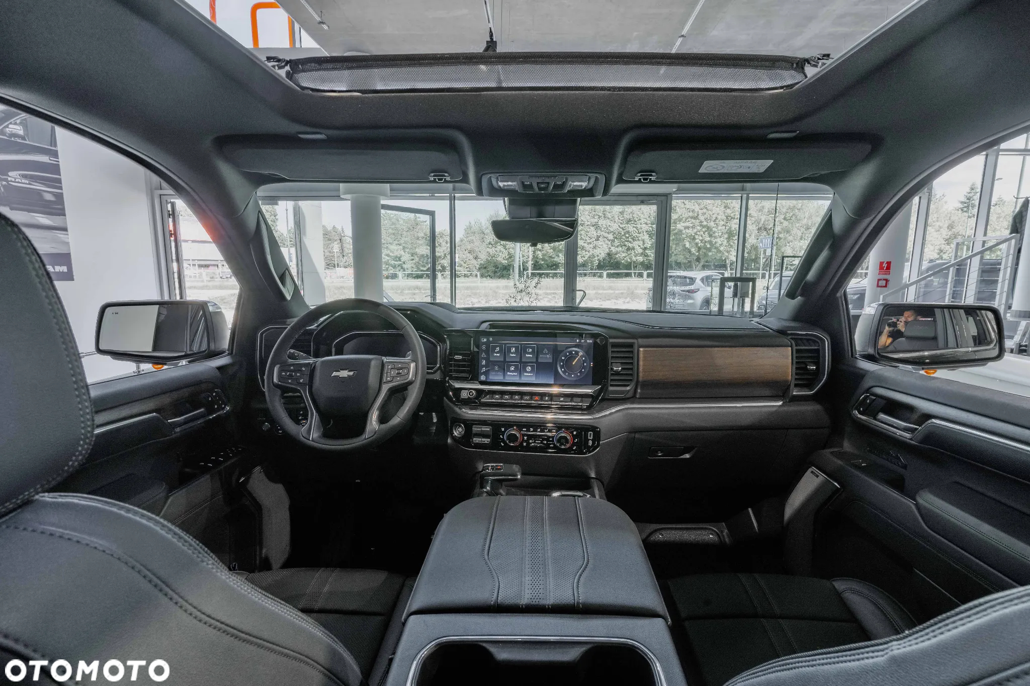 Chevrolet Silverado - 28