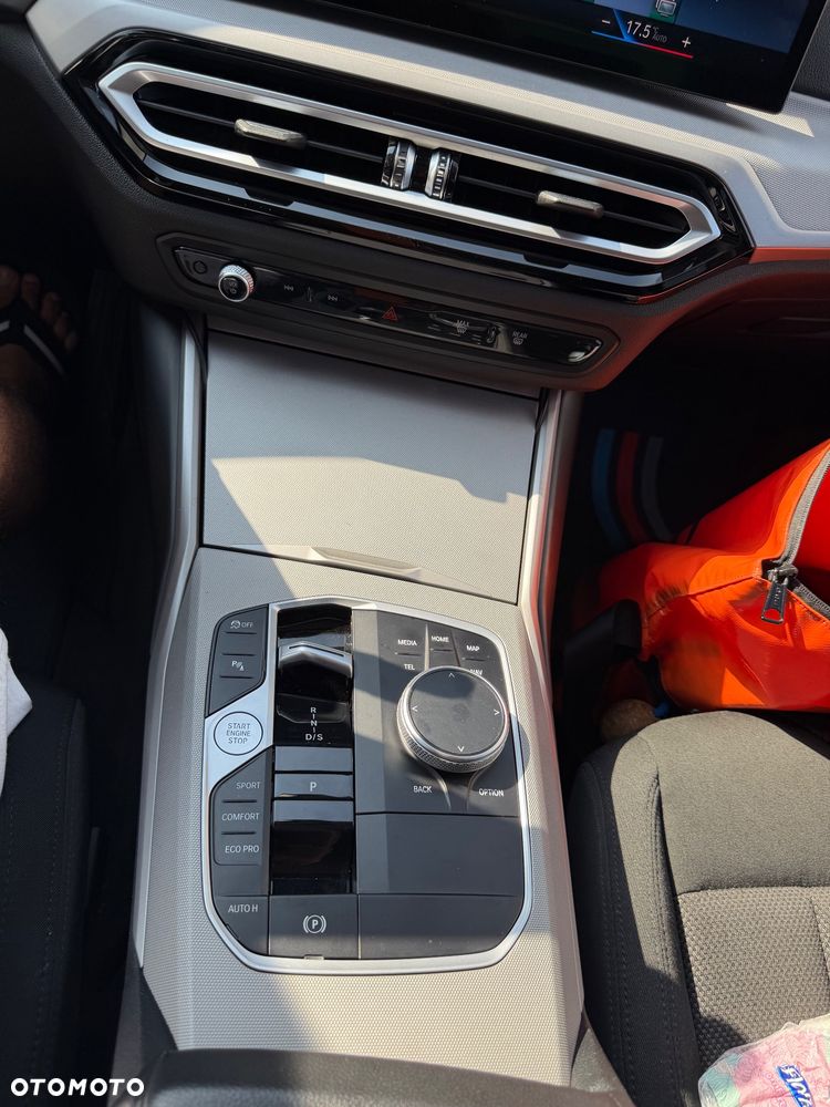 BMW Seria 3 318d mHEV - 13
