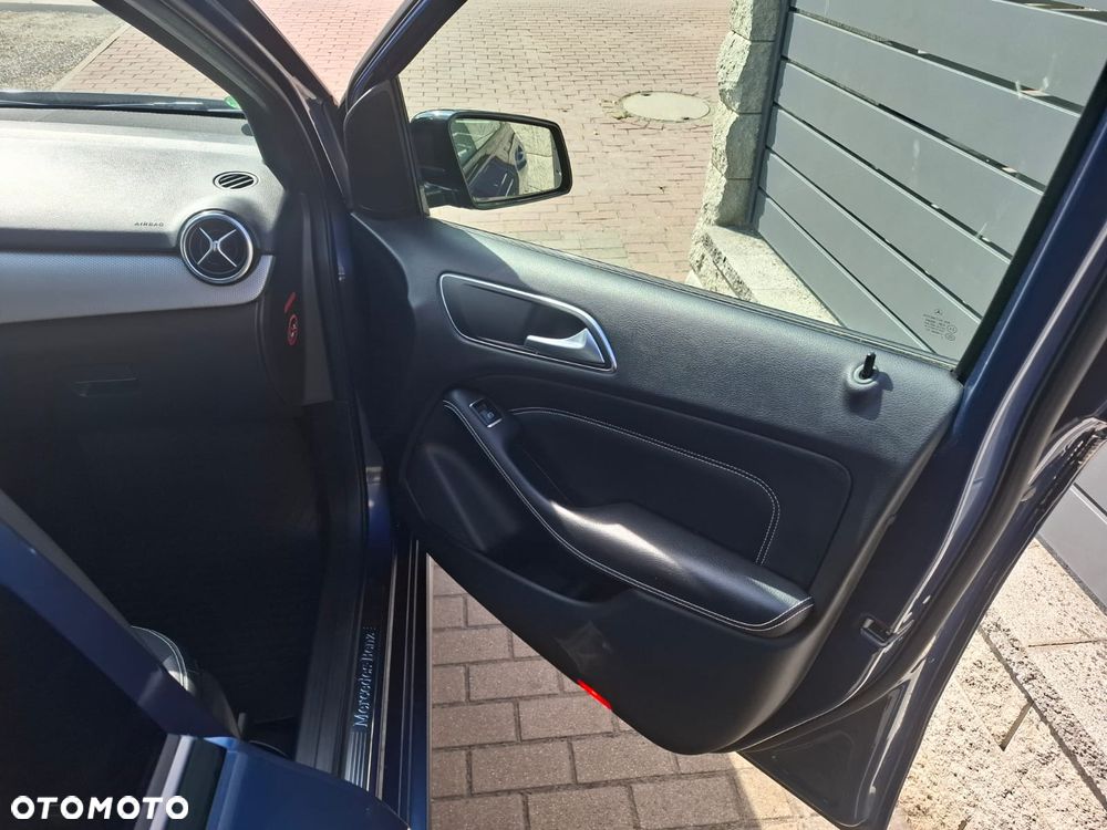 Mercedes-Benz Klasa B 180 CDI (BlueEFFICIENCY) - 22