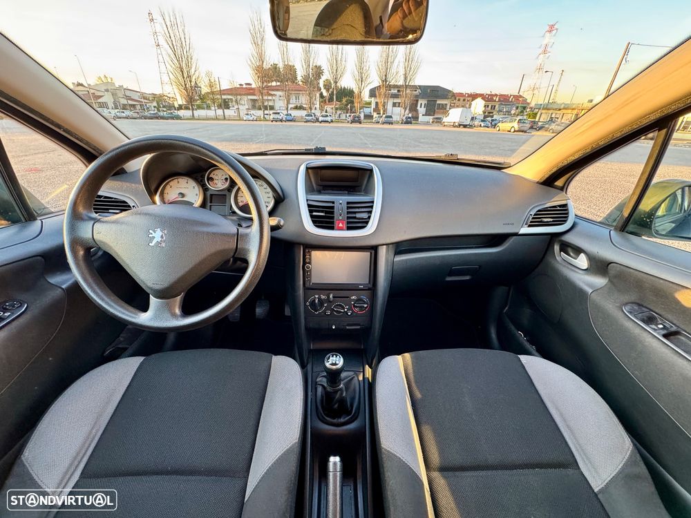 Peugeot 207 1.4 16V Trendy - 11