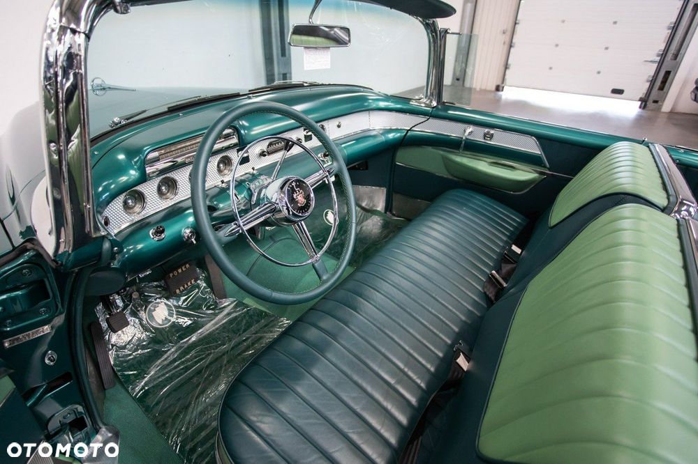 Buick Roadmaster - 32