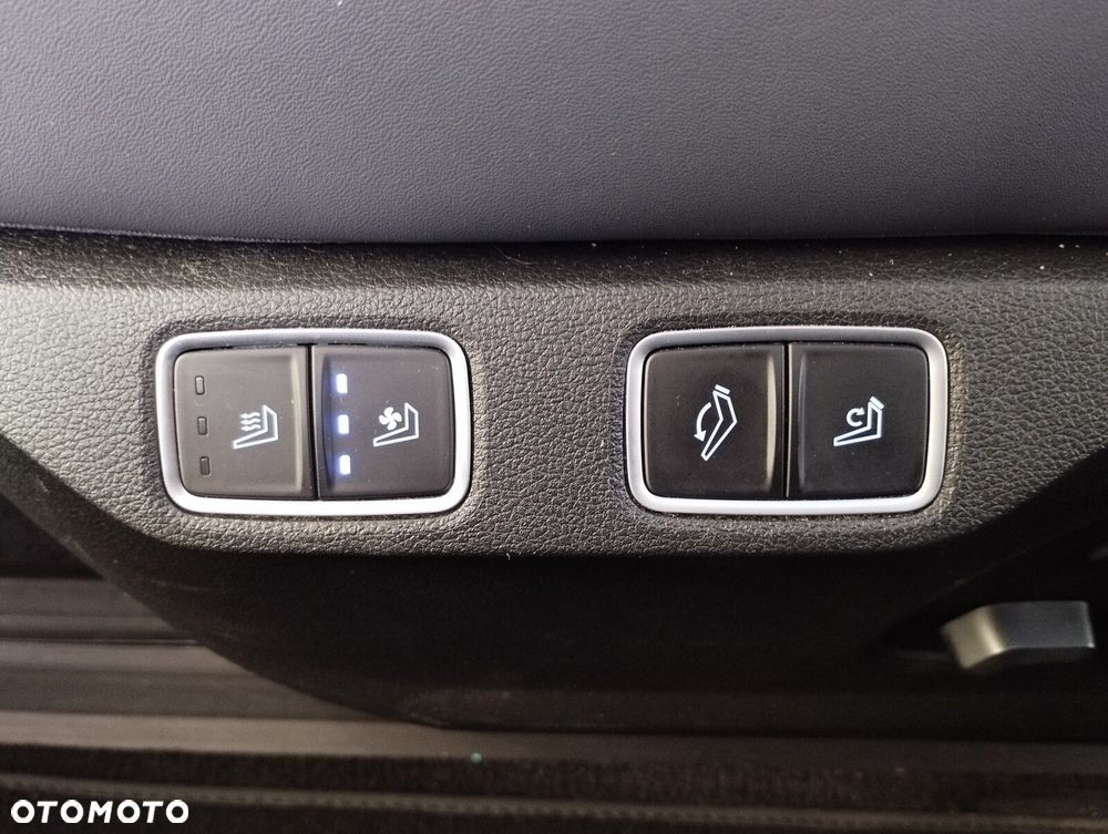 Hyundai Staria 1.6 T-GDI HEV Luxury - 29